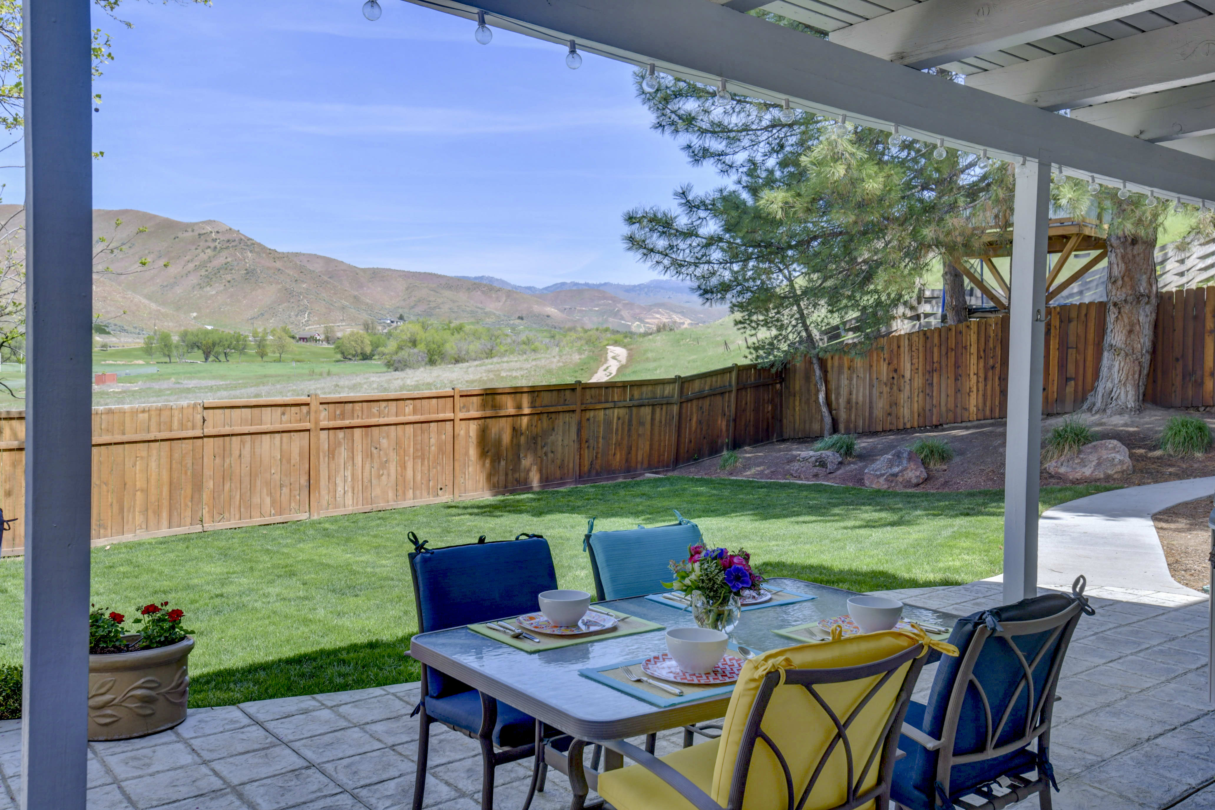 inception-app-prod/ZmVlNWNkNDctNjgzYi00MDQwLTk0MGUtMDQ5NDUxYzBkODJi%2Fcontent%2F2018%2F08%2FLower Patio.jpg