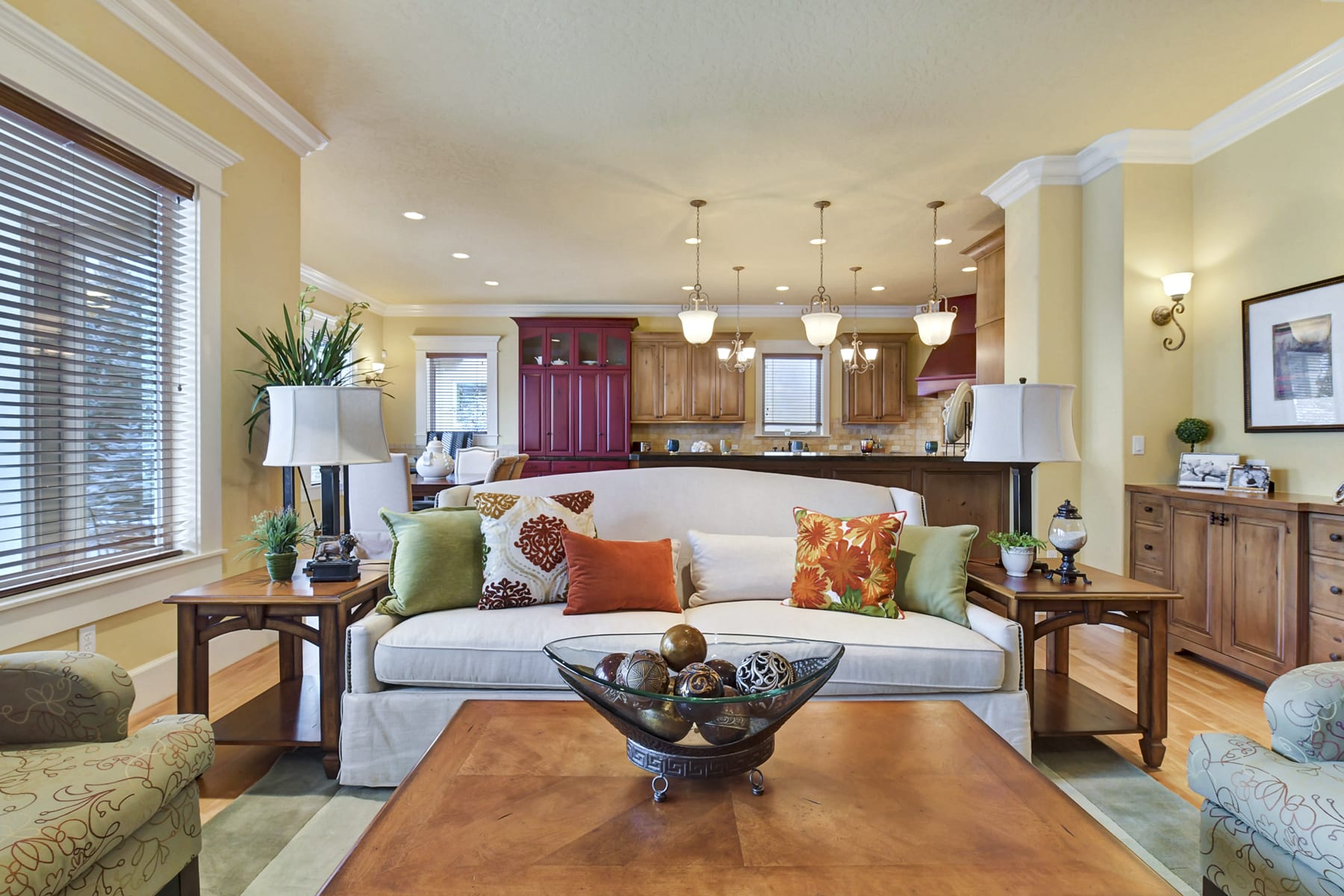 inception-app-prod/ZmVlNWNkNDctNjgzYi00MDQwLTk0MGUtMDQ5NDUxYzBkODJi/content/2019/03/Abigal Living-2.jpg