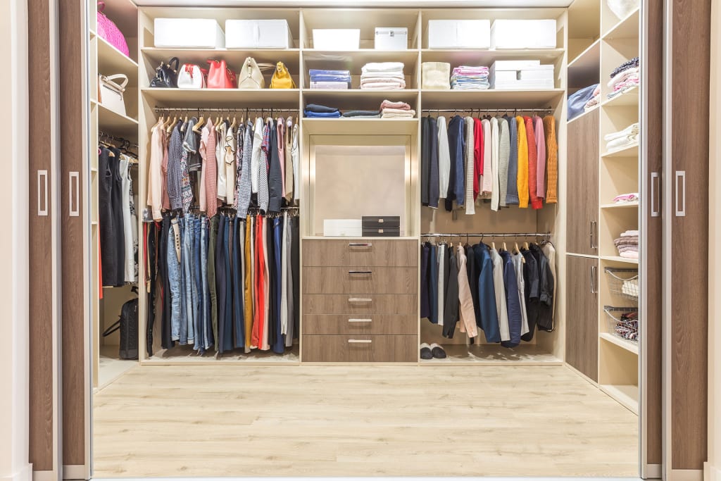 Make That Small Closet Look Bigger inception-app-prod/MzVlNmQzMDYtMjYxYi00NTNhLWE1ODItNmJlMTQzMWE2Yzg1/content/2021/01/shutterstock767573299.jpg