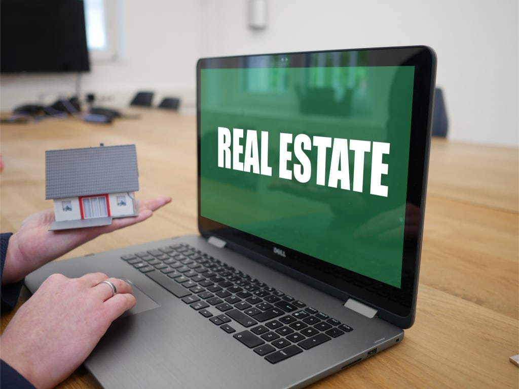 The Listing Agent & Marketing Your Home inception-app-prod/YjlmMGI5NzUtNWYxZS00NDA3LTkwYzEtNGEyODEyN2Q2YWQ3/content/2020/06/apartment-search-45037311920.jpg