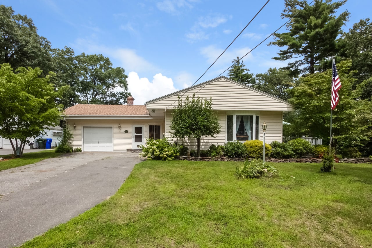 Sixteen Acres Neighborhood inception-app-prod/MjgwOTEwYmMtNTM2MC00YTRlLWFhZTMtOWEyMjIxMmQ3ODBk/content/2019/06/000-photo-front-view-4565198.jpg