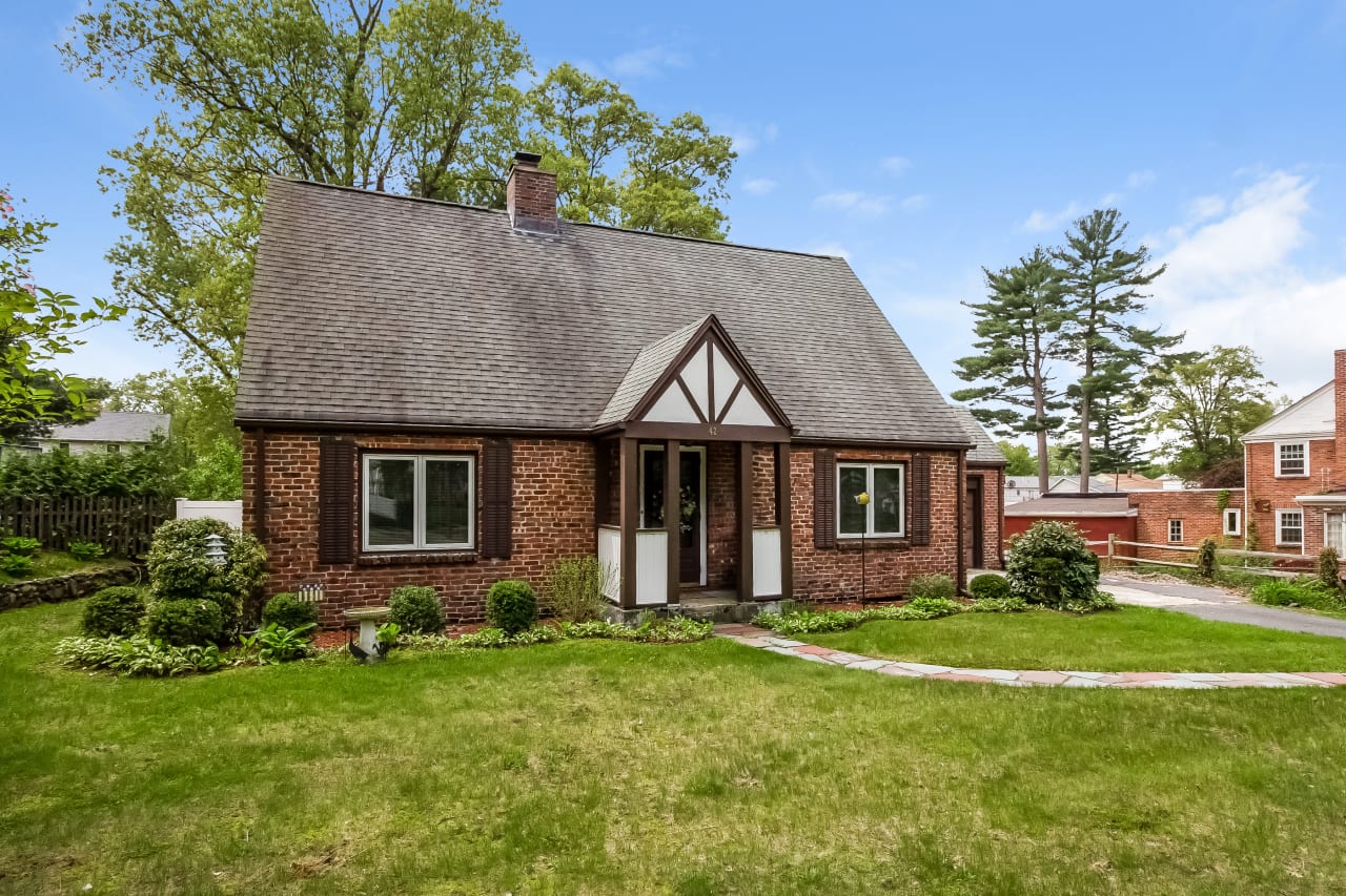 Indian Orchard Neighborhood inception-app-prod/MjgwOTEwYmMtNTM2MC00YTRlLWFhZTMtOWEyMjIxMmQ3ODBk/content/2019/06/000-photo-front-view-5760446.jpg