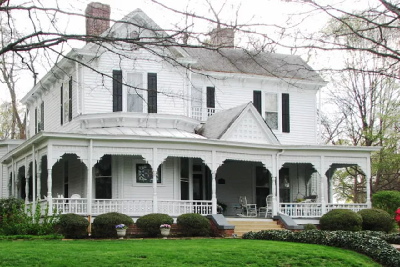 Historic Downtown Concord Homes For Sale inception-app-prod/NDQ1MGZhMTAtNjc5OC00ODNjLThlZjctMTA5ZTU3YmVjNTY1/content/2022/07/2ee0c5de686a017fd6dca9c5f31be1d1f5c190bf.jpg