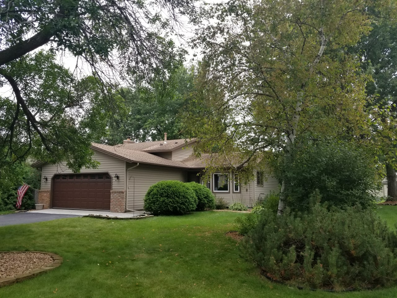 Maple Grove Homes For Sale inception-app-prod/NDRkOWQ0NmUtZTM1Yi00MzU1LTllMjctYzEzNzg4NDFiZGVi/content/2021/02/maple-grove-home-for-sale.jpg