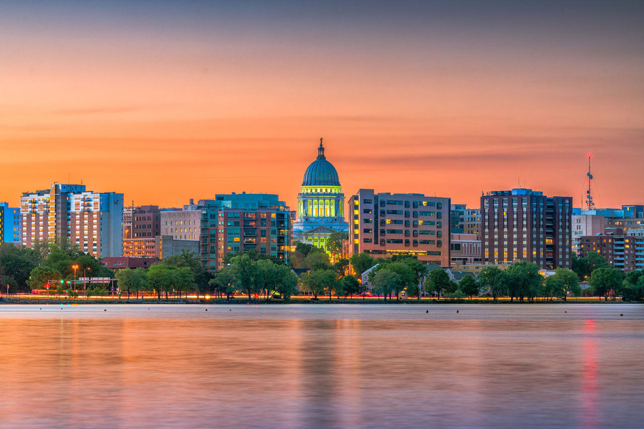 Madison inception-app-prod/NDc4ZjVjMDUtYjVmYi00OWUwLWJiNTItMDVmZjQxODg0NjIw/content/2021/03/shutterstock1096734185.jpg