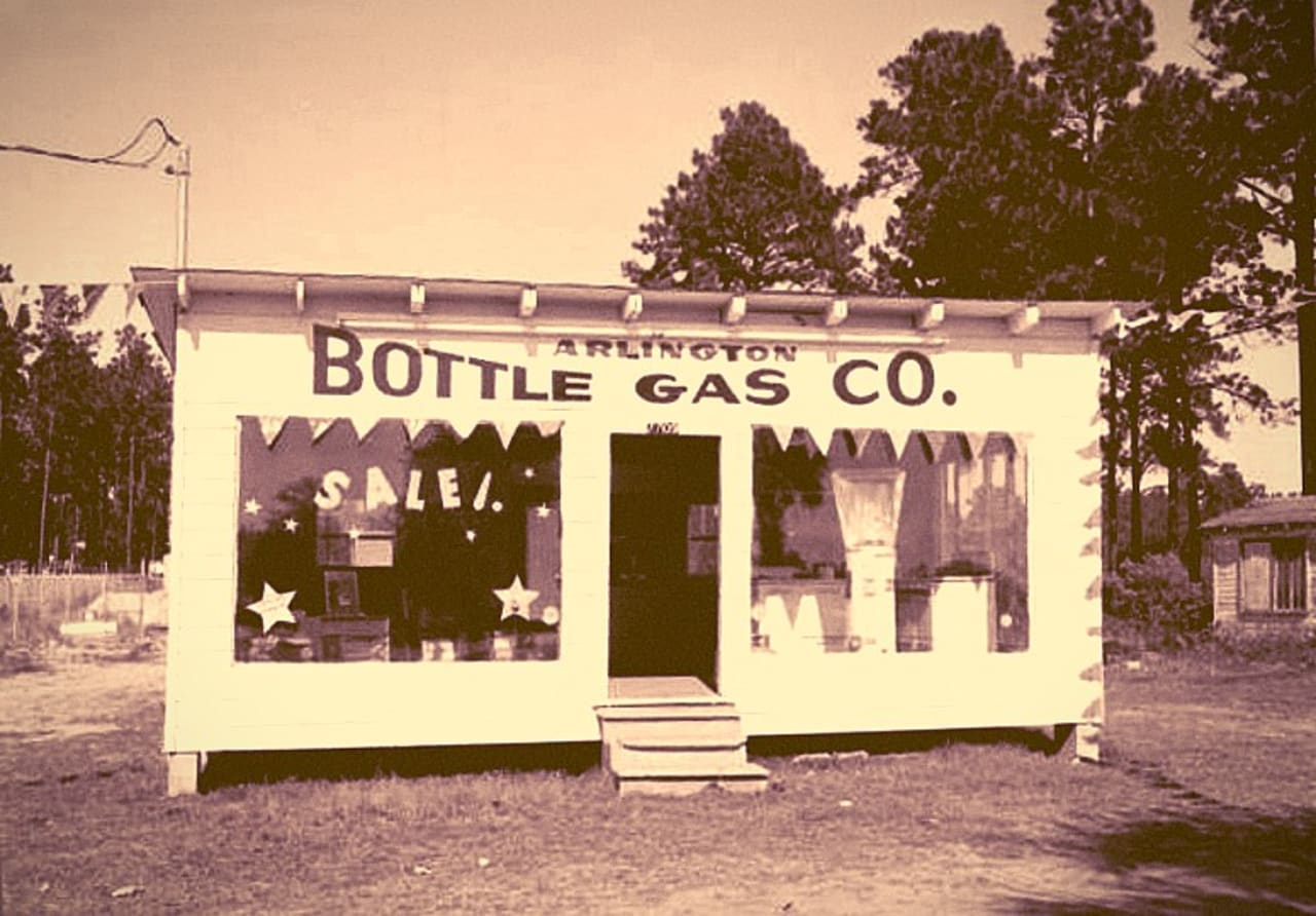 Arlington inception-app-prod/NjQzZWI1MGYtMjg5My00ZDRjLTkzODQtMWI2ZTc2ZjgyNDAz/content/2021/06/arlington-bottle-gas-co-jacksonville-1960.jpg
