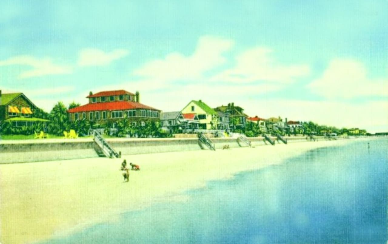 Atlantic Beach inception-app-prod/NjQzZWI1MGYtMjg5My00ZDRjLTkzODQtMWI2ZTc2ZjgyNDAz/content/2021/06/homes-along-atlantic-beach-1947.jpg