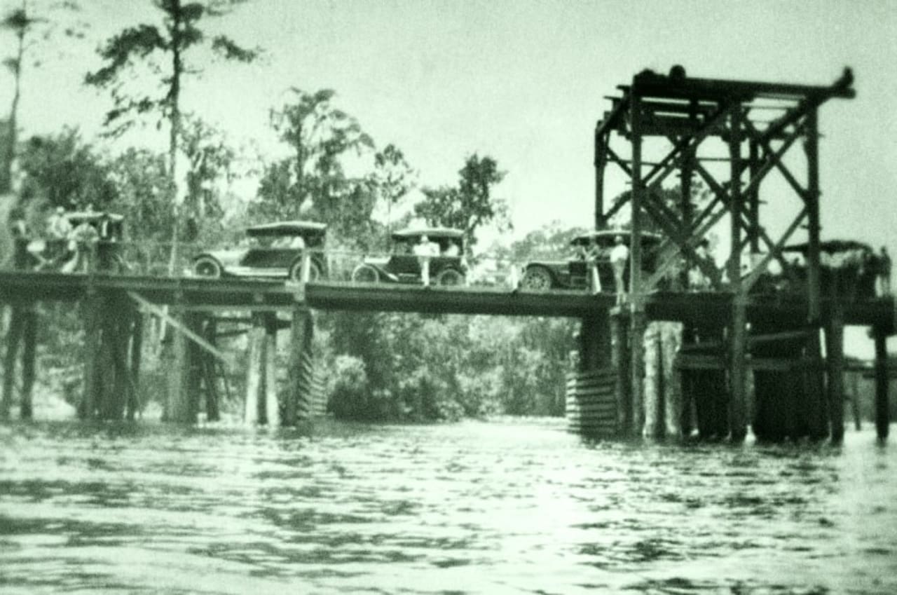 Middleburg inception-app-prod/NjQzZWI1MGYtMjg5My00ZDRjLTkzODQtMWI2ZTc2ZjgyNDAz/content/2021/06/middleburg-bridge-on-black-creek-19--.jpg
