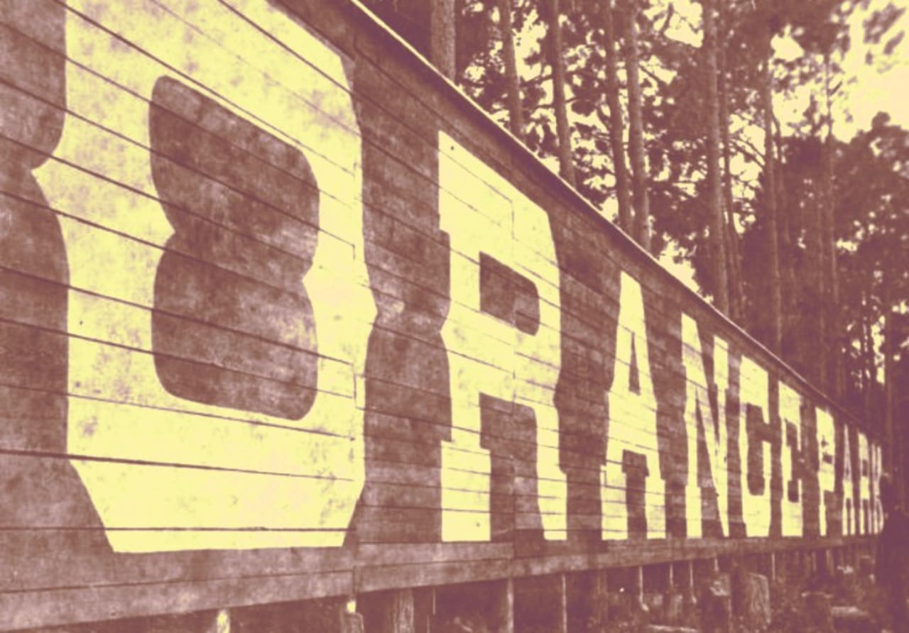 Orange Park inception-app-prod/NjQzZWI1MGYtMjg5My00ZDRjLTkzODQtMWI2ZTc2ZjgyNDAz/content/2021/06/orange-park-sign-1890s.jpg