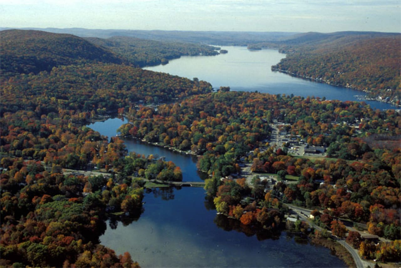 Homes For Sale In Greenwood Lake NY inception-app-prod/OGE5YjcwYmMtZjExOC00NGIxLWIzZjAtYTE4MGQxOTRmMjE3/content/2018/02/gwl.jpg