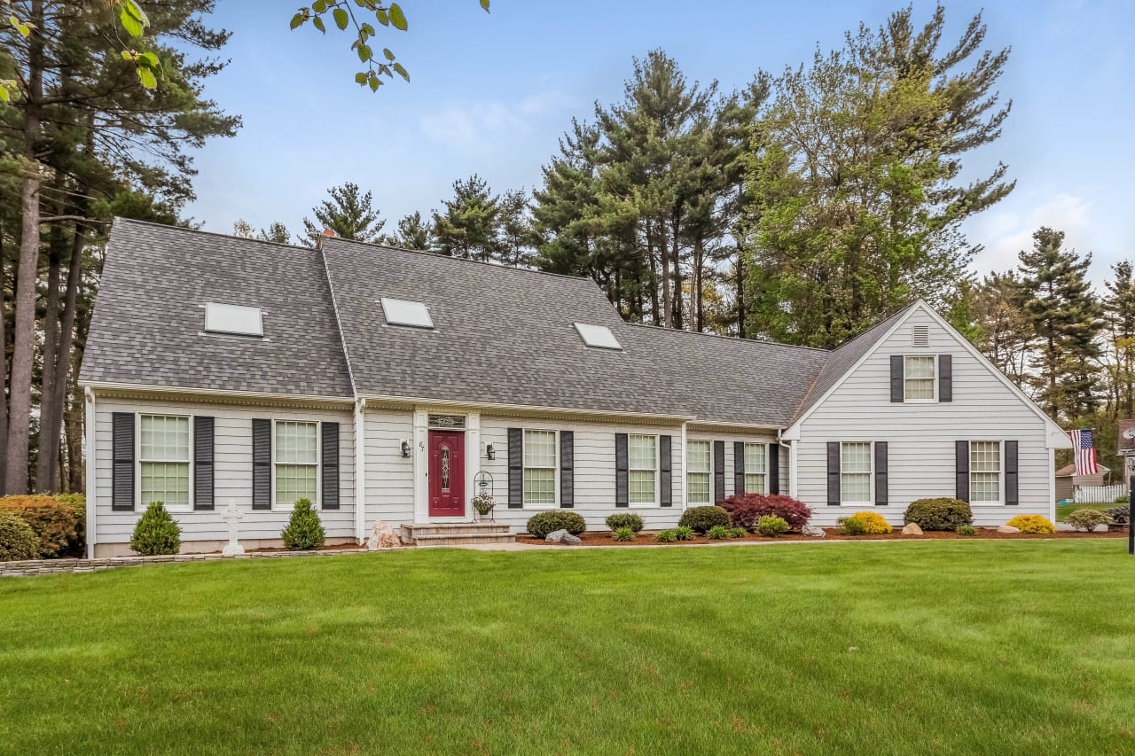 East Longmeadow inception-app-prod/OWYwMjFiZjktZmI2OC00YjU3LWEwNmItOGE5MjRhZTExOWVh/content/2019/06/000-photo-front-view-992031.jpg