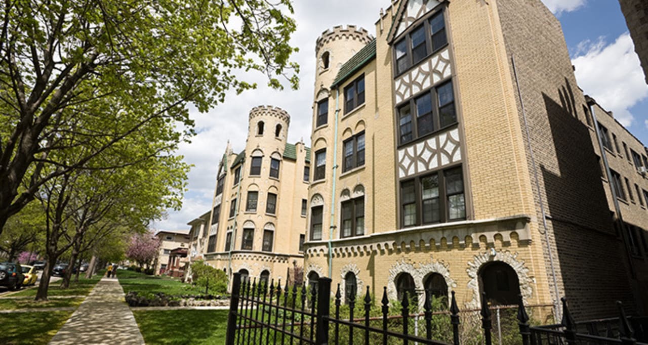 Irving Park inception-app-prod/YWY0ODJlNTAtMmUyMS00YWI1LWE5OTQtNWM0NmMzMjM0ZDI3/content/2021/01/dd549c05-6429-42fe-93eb-b97c975a4925.jpg