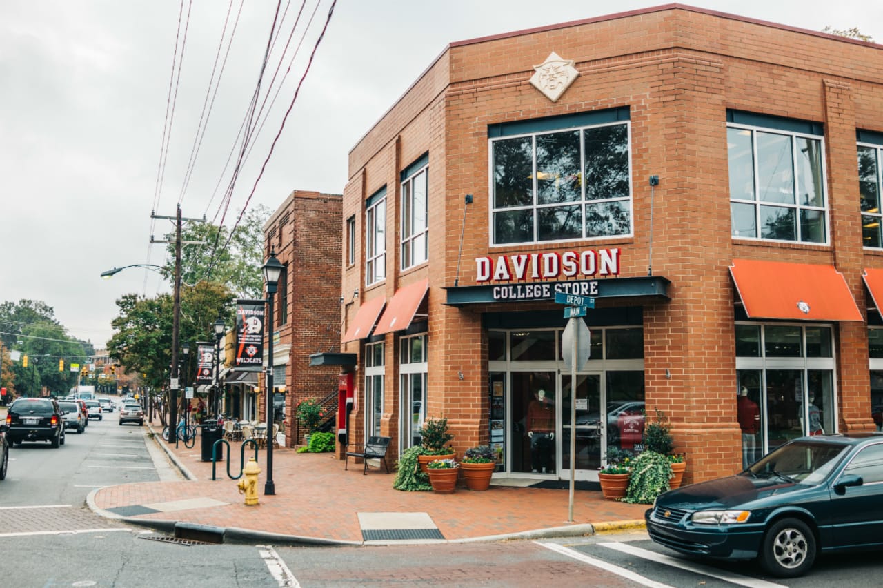 Davidson inception-app-prod/YzgwMzVjMGYtZmI3YS00ZmE2LTlmNmYtYmQ0Yjc4NzY5MGMy/content/2022/09/46b786ea87b7a747ddc269a4b82f00b9e37a04ff.jpg