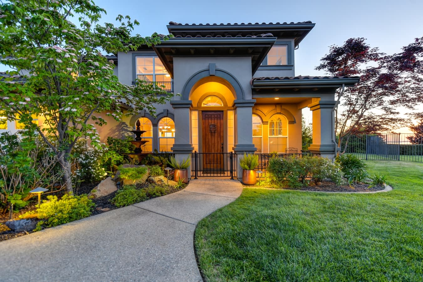 Boost Your Resale Value by Emphasizing Curb Appeal inception-app-prod/MTYyNTlmMzEtOWE1Yy00NzliLTk4ZTUtMjM5MTNjM2M0Zjc4/content/2020/01/13b5f892-2040-4108-b1a4-3ecb2246346d.jpeg
