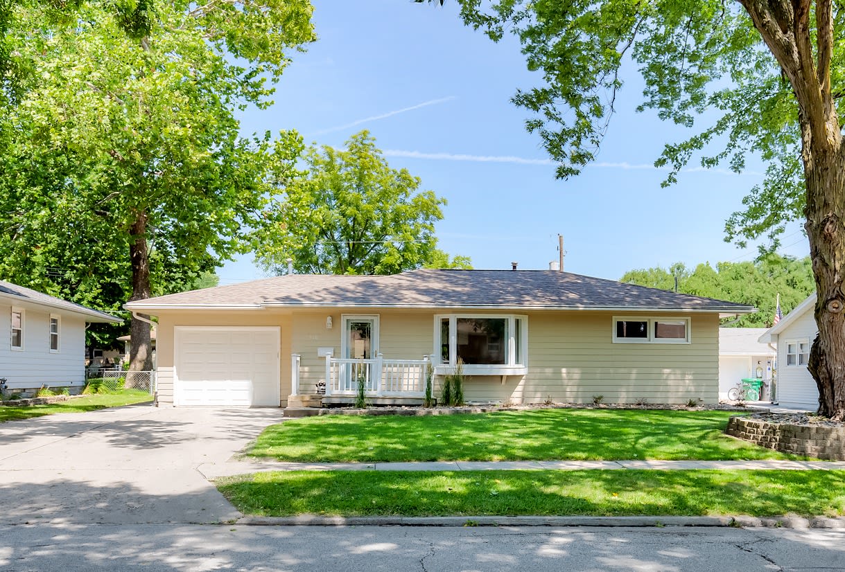 JUST LISTED Excellent Ranch Home in the Heart of Ankeny! Newly Remodeled Kitchen, Two Garages and Finished Basement! inception-app-prod/ZGM3MjVjZTgtM2M4OC00YzRiLWE2MTgtYTk0MDhmMTdjMzli/content/2020/08/1-3.jpg