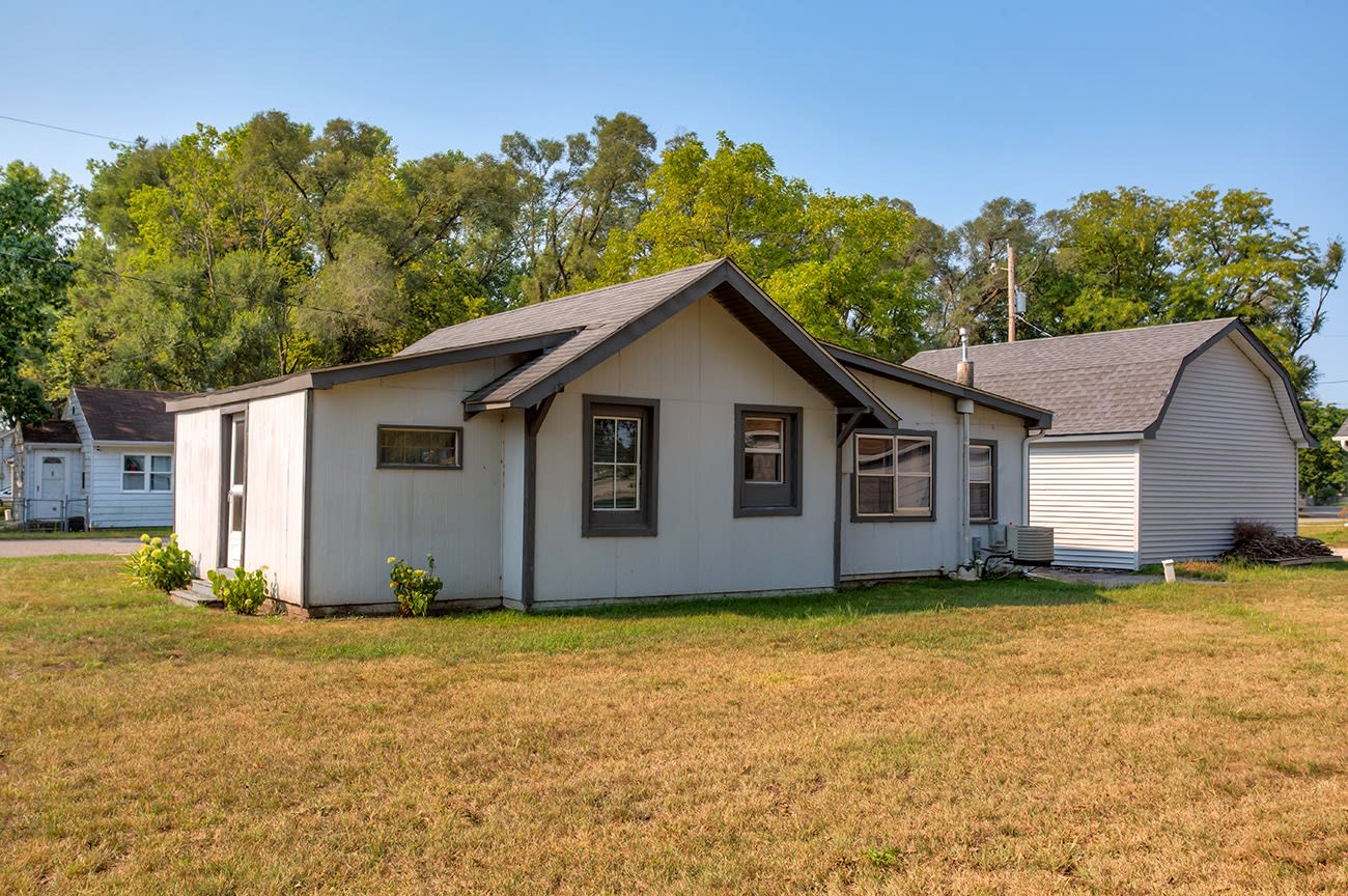 NEW LISTING Charming Home on a Large Corner Lot in the Carlisle School District inception-app-prod/ZGM3MjVjZTgtM2M4OC00YzRiLWE2MTgtYTk0MDhmMTdjMzli/content/2020/08/5656secircledr-5.jpg