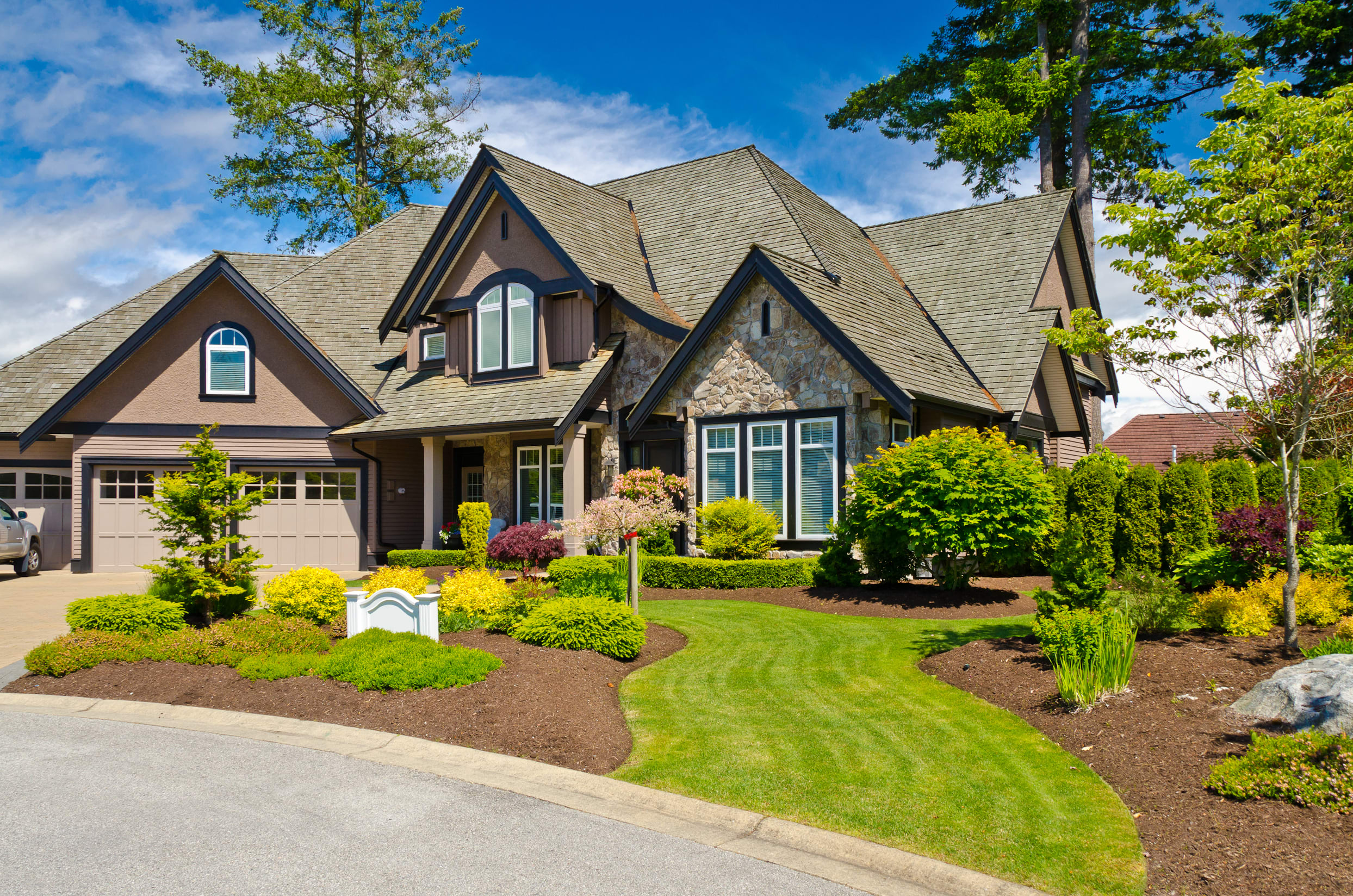 Buying and Selling Real Estate in the Twin Cities with the Jonathan