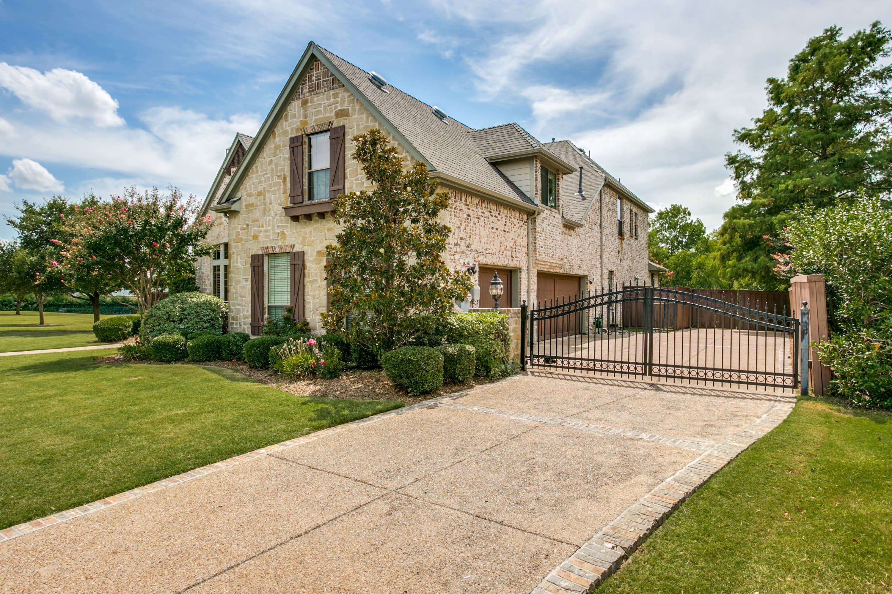 Featured Listing: 1218 Sir Malory inception-app-prod/MWQ2NDhlZTMtMmFhZi00NDE2LWIxZmItYmY2MWRjMWZjNzc4/content/2020/07/1218-sir-malory-ln-lewisville-tx-1-high-res-2.jpg