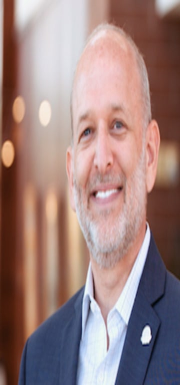 inception-app-prod/MDA0MzViMDAtNzA2ZS00ZDgxLTk5YWEtMjVjOWNiZGY4OWQ1/content/2016/12/Evan Fuchs.jpg