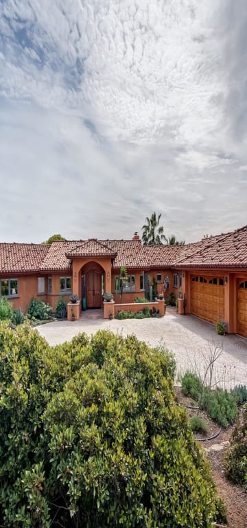 inception-app-prod/NTA3MzJhYTItNjRlZS00MGVkLTkyNTMtN2MxOGFjMGFhODk1/content/2016/05/3529 Dove Hollow Rd Encinitas-large-001-2-3529 Dove Hollow Rd Encinitas-1499x1000-72dpi.jpg
