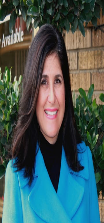 inception-app-prod/NTlkMzM2MDItNGEyZS00Yzc4LTllYjQtNDUxNzBlZTgwYWQ5/media/2014/11/Rachel_Headshot_edited_2013 (2).jpg