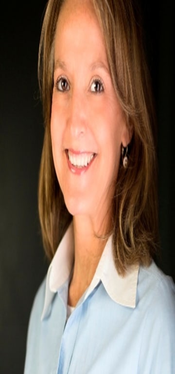 inception-app-prod/YjRhMzQwNjEtOGZkZS00NDAxLWEwZTAtMmZiZTQ5NTljNmNk/content/2016/07/charlotte head shot.jpg