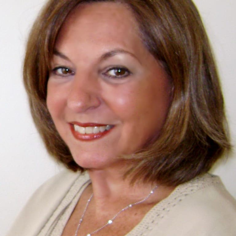 inception-app-prod/MzllM2RkMjctNzFkMy00N2E1LWI5MjctMDE5YjllNDlhMjkx/content/2019/06/Angela Tevere-2.jpg