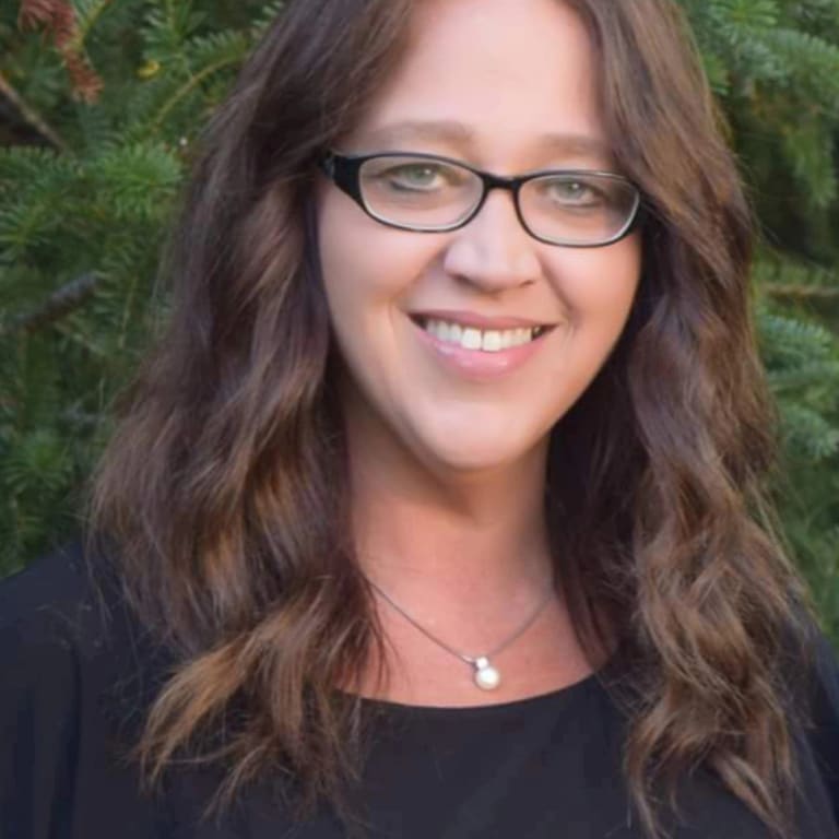 inception-app-prod/NzI4NWU0MGYtMjE5Zi00NjUzLTllM2QtZWQ5YWVmMDk1MWE3/content/2021/08/Tracie Pic.jpg