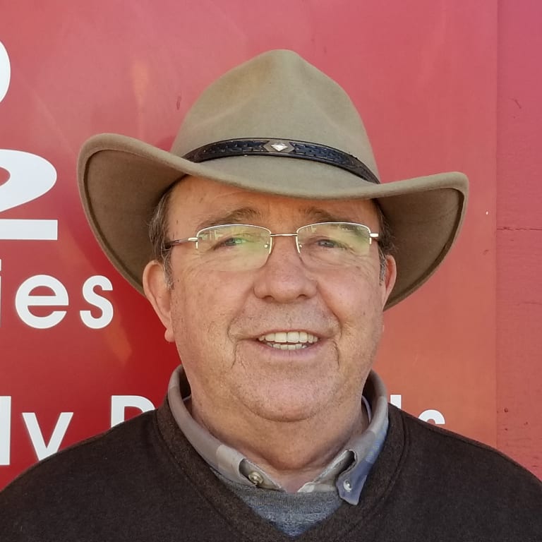 inception-app-prod/YzM2ODQzYTMtMGY5MC00YzdjLWEyYjAtYjdjZjQwZDUxNGM4/content/2018/12/dick tan hat2.jpg