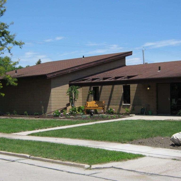 inception-app-prod/NTYxOThiYmUtZGQ4YS00ZjZiLTllOWYtMTE3NDVkZTJkODM2/content/2017/11/Action Realty Building 109.JPG