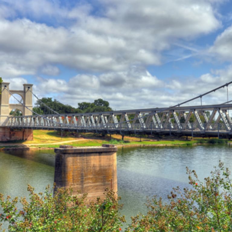 inception-app-prod/ZTQ4OWViZjUtOWM4Mi00MTJlLTgwMWUtMjYzNDFhMTdmMWVm/content/2019/07/Waco bridge-2.jpg