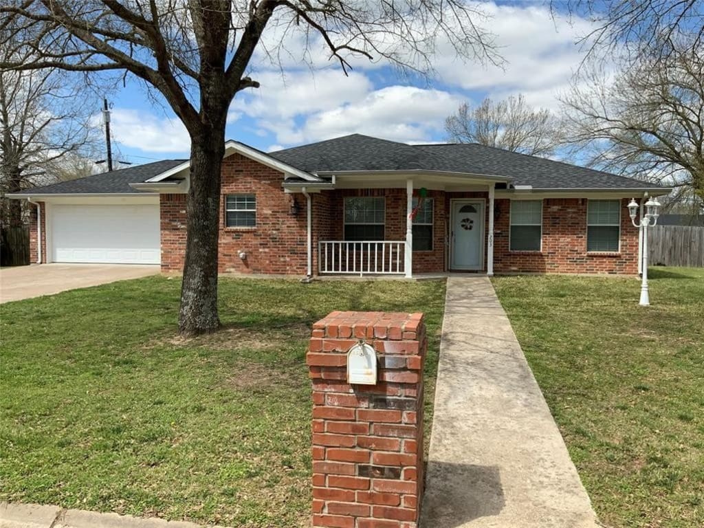 203 Whirlaway St Groesbeck, TX 76642 inception-app-prod/ZTBjMjU3YTYtM2E4OS00YmI0LWJmNzYtMzRjYWQyMGY5NWUx/content/2021/10/1ac3db2ccad53f0ebc4e2dd430972d65ef43305f.png