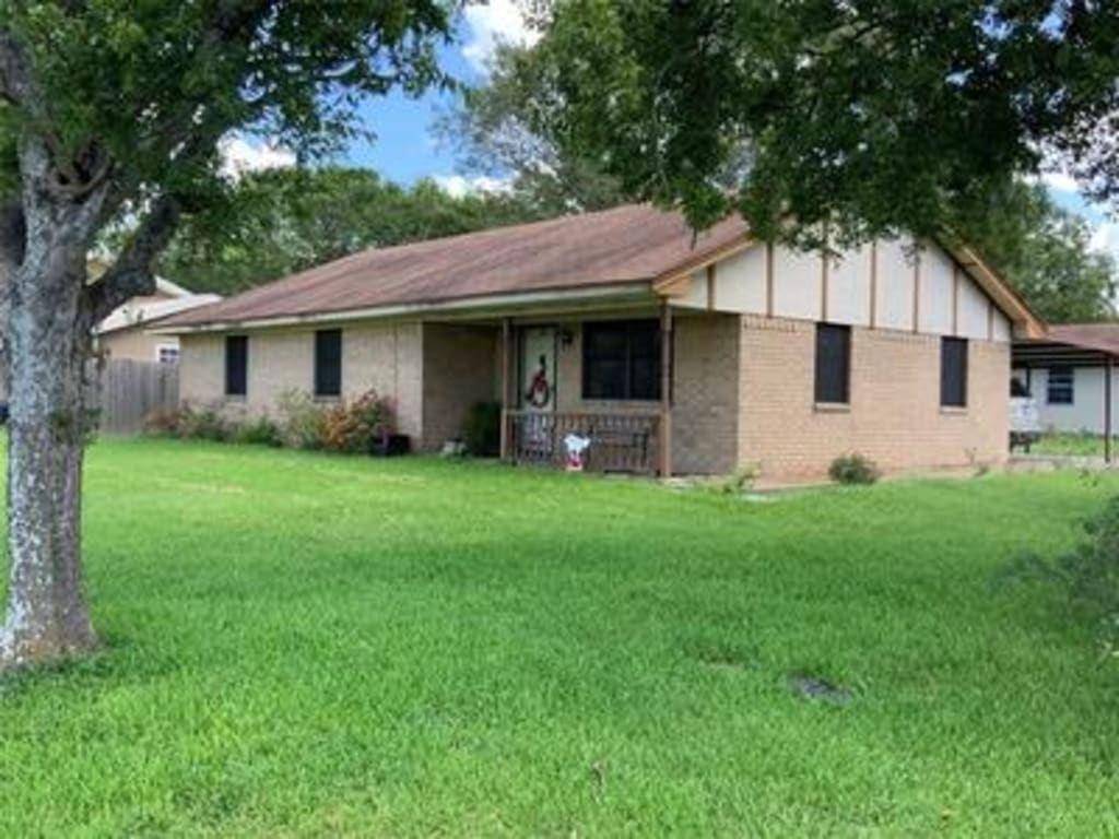 202 E Jacinto St Groesbeck, TX 76642 inception-app-prod/ZTBjMjU3YTYtM2E4OS00YmI0LWJmNzYtMzRjYWQyMGY5NWUx/content/2021/10/65186b569caf26dfe46d8f43d772d30a639c698f.png