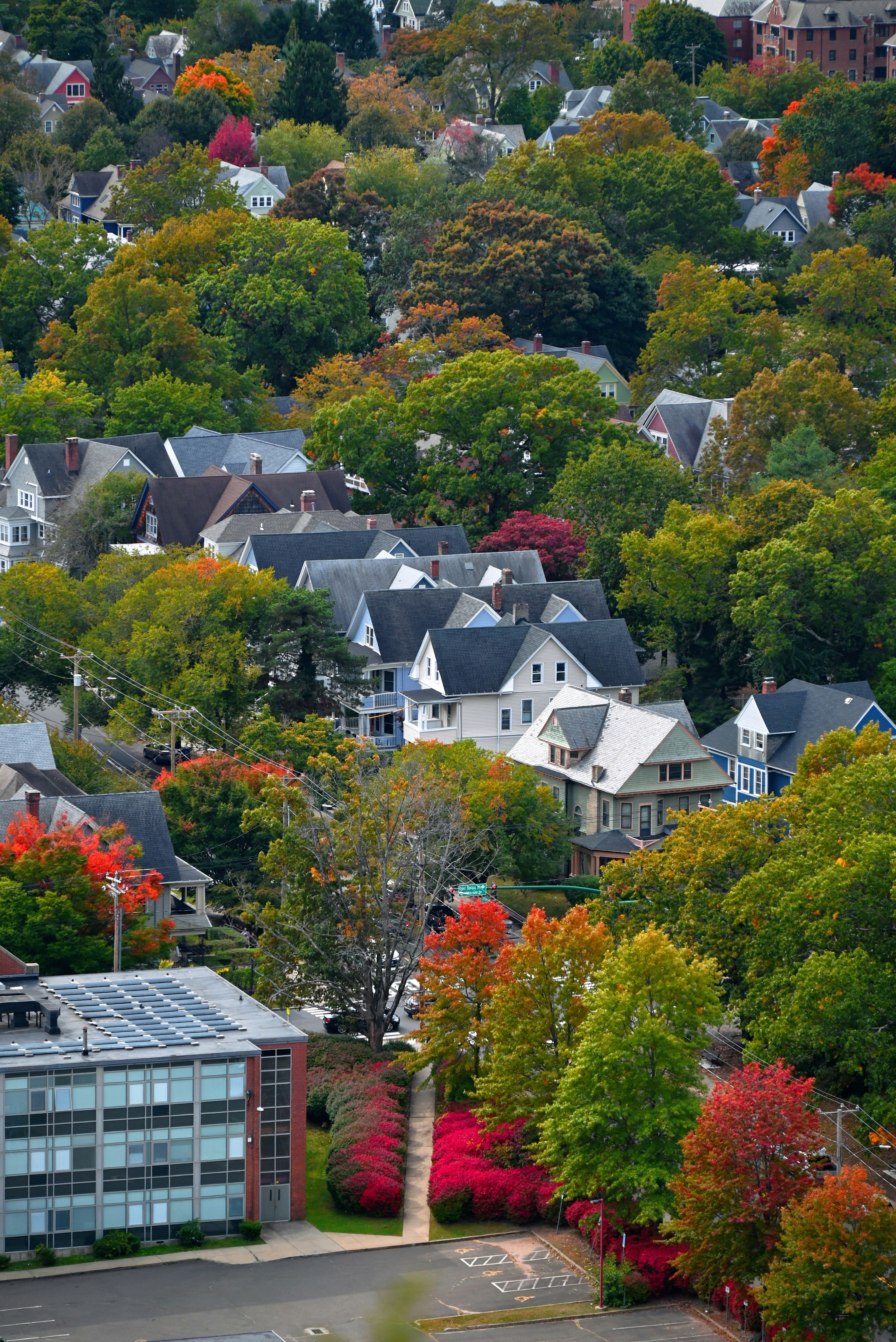 Find Your Connecticut Home inception-app-prod/NDIxOTVkOGUtNmE1OS00ZmU3LTkzZWYtOWNmNTAyNTA2MTNm/content/2026/06/40daf5f6ce27016ed7338bb64f1976ae33ae79d7.jpg